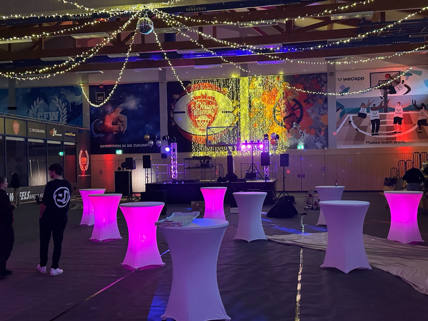 Firmenfeier mit DJ und Lichtdesign in der Arena Kitzingen